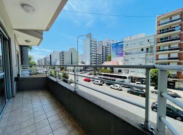 Departamento · 70m² · 3 Ambientes · Departamento en Av Independencia 1000 de Tres Ambientes con Balcon