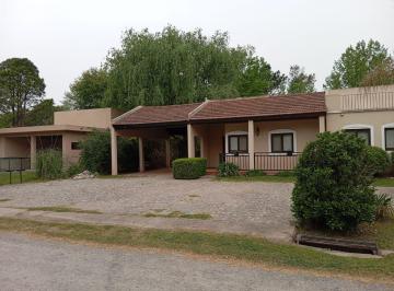 Casa · 300m² · 6 Ambientes · 1 Cochera · Casa en Alquiler Temporario en Barrio Haras del Sol
