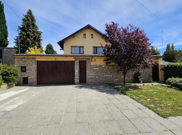 Casa · 936m² · 14 Ambientes · 7 Cocheras · Casa Más 8 Departamentos Bo. Belgrano - Bariloche