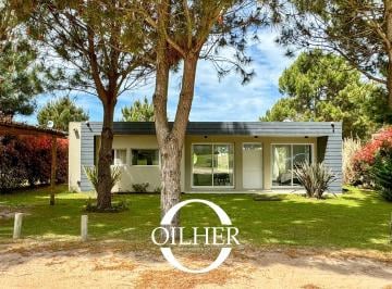 Casa de 4 ambientes, Costa Esmeralda · Casa en Venta de 3 Dorm. con Pileta en Costa Esmeralda. Gas Natural!