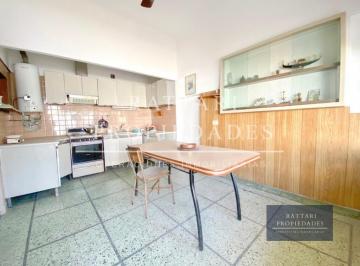 Casa de 4 ambientes, La Matanza · Venta Casa en PH 4 Ambientes con Parque Villa Luzuriaga. Excelente Ubicación