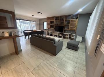 PH · 170m² · 4 Ambientes · 2 Cocheras · Duplex en Housing "Las Moras", Valle Escondido