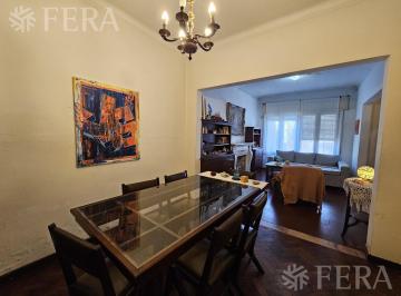 Casa · 140m² · 5 Ambientes · 2 Cocheras · Venta de Casa 5 Ambientes con Fondo Libre en Adrogue
