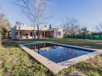Casa · 221m² · 4 Dormitorios · 2 Cocheras · Casa en Chacras del Ocho