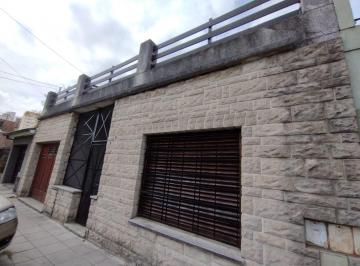Casa de 4 ambientes, Quilmes · Casa de 4 Ambientes con Cochera, Bernal Centro