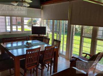 Casa · 247m² · 9 Ambientes · 2 Cocheras · Casa - Burzaco Este