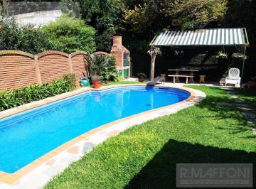 Casa · 248m² · 6 Ambientes · 3 Cocheras · Casa - Adrogue