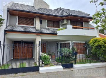 Casa · 324m² · 7 Ambientes · 4 Cocheras · Casa en Lomas de Zamora
