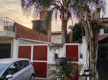 PH de 3 ambientes, La Matanza · PH Al Frente con Garaje y Patio