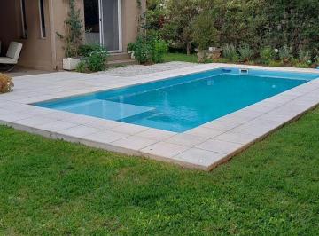 Casa · 130m² · 4 Ambientes · 2 Cocheras · Casa en Pilar