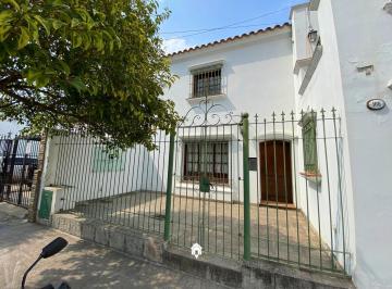 Casa · 300m² · 4 Dormitorios · 1 Cochera · Casa en Zona Centro