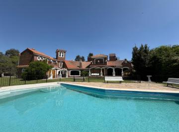 Casa · 350m² · 10 Ambientes · 2 Cocheras · Casa en Alquiler en Las Praderas de Lujan - Febrero