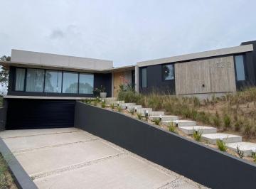 Casa · 225m² · 4 Ambientes · 2 Cocheras · Casa en Venta, Costa Esmeralda