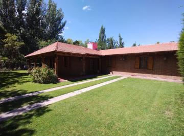 Casa · 399m² · 4 Dormitorios · 2 Cocheras · Casa Esquina en Calle Darragueira, Chacras de Coria