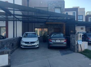 Casa · 136m² · 4 Ambientes · Duplex en Venta en Claros en Claros del Bosque - 3 Dorm. y 3 Baños
