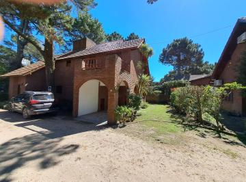 Frente del chalet desde la calle de entrada · Alquiler Chalet Duplex Estado Impecable