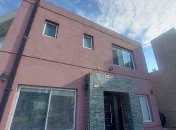 Casa · 200m² · 5 Ambientes · 3 Cocheras · Hermosa Casa 5 Ambientes Apta Credito en Barrio Cerrado!