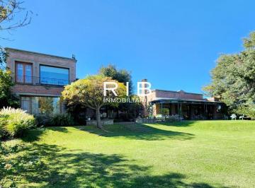 Casa de 6 ambientes, Pilar · Excelente Propiedad Estilo Campo Sobre 2565 m²
