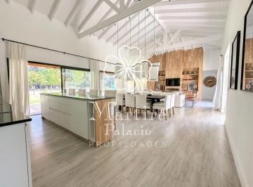 Casa · 235m² · 5 Ambientes · 2 Cocheras · Casa en Tessalia - Tierra de Centauros Pilar