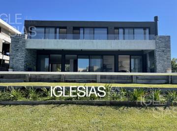 Casa · 530m² · 7 Ambientes · 2 Cocheras · Casa Al Río en Venta - Barrio El Yacht, Nordelta
