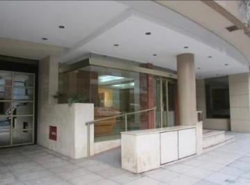 Departamento de 4 ambientes, Parque Centenario · Amplio Semipiso con Palier Privado a Contrafrente
