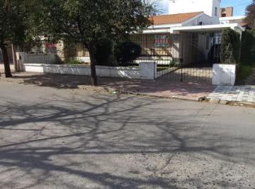 Casa de 8 ambientes, Córdoba · Casa 4 Dorm.