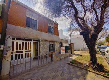 Casa · 155m² · 5 Ambientes · 1 Cochera · Casa Tres Dorm. + Departamento en Barrio Belgrano
