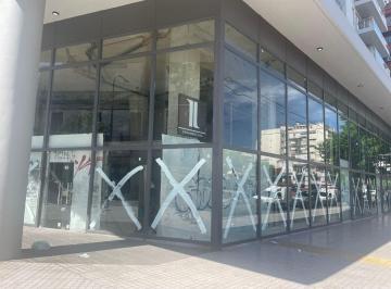 Local comercial · 152m² · Local en Venta Esquina Trelles y Av San Martín, Vidriado Doble Altura
