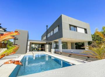 Casa · 222m² · 4 Ambientes · Casa en Arenas del Sur