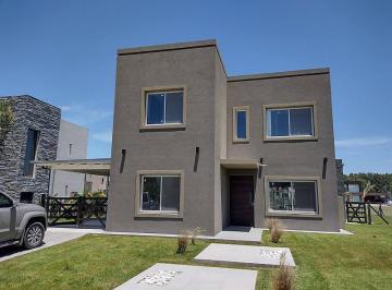 Casa · 172m² · 5 Ambientes · Casa de 3 Dorm. en Venta en Barrio Privado El Rebenque. Canning - San Vicente - Presidente Perón.