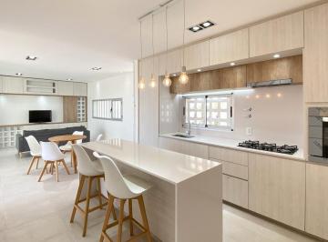 Casa · 175m² · 5 Ambientes · 2 Cocheras · Casa 3 Dorm. Diseño Moderno con Jardin - Barrio Ecopueblo - Alvear