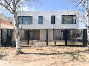 Casa · 185m² · 4 Ambientes · 2 Cocheras · Casa 3 Dorm. Portal de Aldea Fisherton