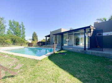 Casa · 144m² · 4 Ambientes · Casa - Puerto Roldán