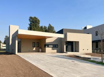 Casa · 214m² · 7 Ambientes · 2 Cocheras · Casa en Palos Verdes, Fisherton.