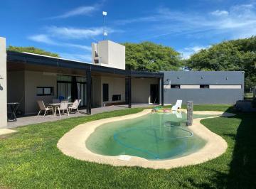Casa · 205m² · 5 Ambientes · 1 Cochera · Casa Diseño 3 Dorm. Pileta Playa de Arena Cantegril Funes