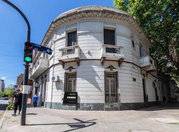 Local comercial · 130m² · 9 Ambientes · Venta - Casa Uso Institucional 9 Ambientes - Barrio Lourdes