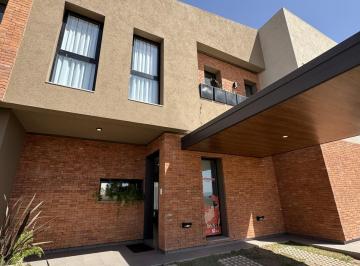 Casa · 111m² · 4 Ambientes · Casa en Venta en Verbenas Housing Manantiales II