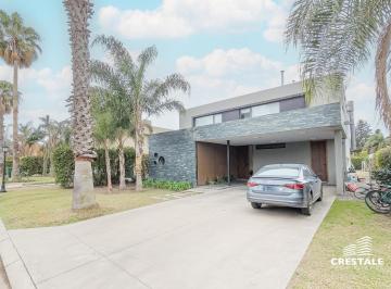 Casa · 245m² · 8 Ambientes · 2 Cocheras · Venta Casa 3 Dorm. San Marino Funes Hills