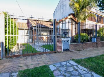 Casa de 3 ambientes, Morón · Espectacular Chalet en Castelar Norte