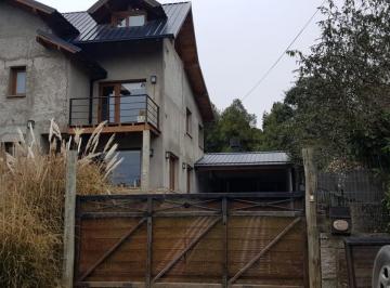 PH · 210m² · 4 Ambientes · 1 Cochera · Venta de PH 3 Dorm., Playroom, Quincho