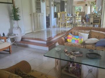 Quinta vacacional · 262m² · 6 Ambientes · 2 Cocheras · Quinta en Pilar! Oportunidad