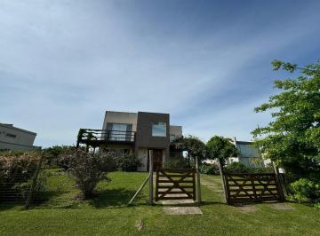 Casa · 5 Ambientes · 1 Cochera · Casa en Alquiler, Barrio Playa Sheraton
