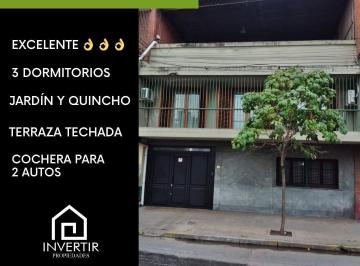 Casa · 250m² · 4 Ambientes · 2 Cocheras · Casa con Excelente Ubicación en Barrio Sur