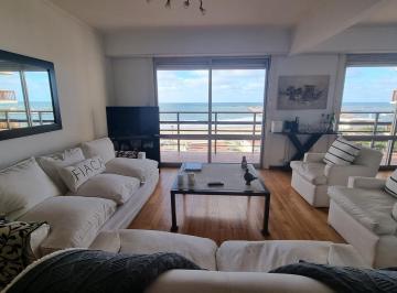 Departamento · 120m² · 4 Ambientes · 1 Cochera · Departamento en Alquiler Temporario 4 Amb. Cochera. Frente Al Mar. Playa Grande