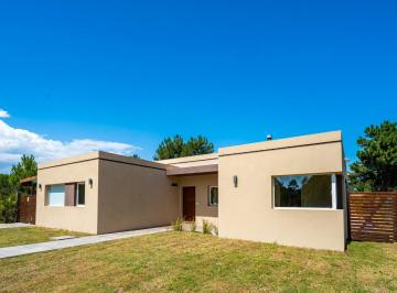 Casa · 180m² · 6 Ambientes · 1 Cochera · Casa con Pileta Pinamar Alquiler Temporal