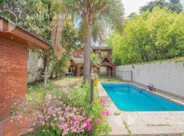 Casa · 226m² · 5 Ambientes · 3 Cocheras · Casa 5 Ambientes con Pileta, Parque y Quincho en Villa Luzuriaga