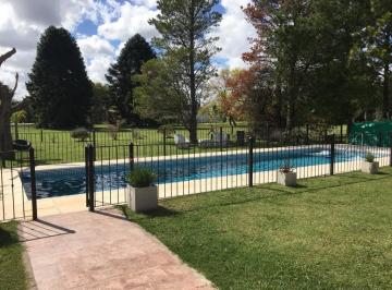 Casa · 104m² · 4 Ambientes · 3 Cocheras · Venta - Casa - Barrio Cerrado - 4 Ambientes - Pileta - Jardin - Virrey del Pino