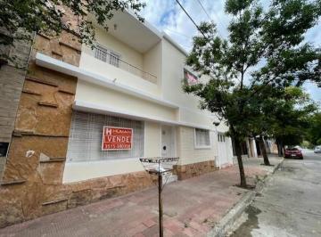 Casa · 149m² · 5 Ambientes · 1 Cochera · Bº Junior Dorrego 1623