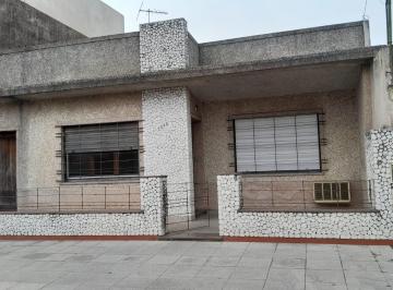 Casa de 4 ambientes, Avellaneda · Casa de 5 Ambientes con Fondo a 600 m. de Av Mitre - Sarandí, Avellaneda