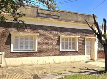 Casa de 3 ambientes, Lanús · Casa de 3 Amb con Galería – Quincho y Fondo Libre - Apto Crédito